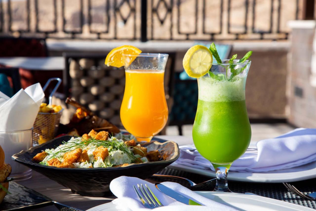 Petra Moon Luxury Hotel Wadi Musa Dış mekan fotoğraf A green smoothie