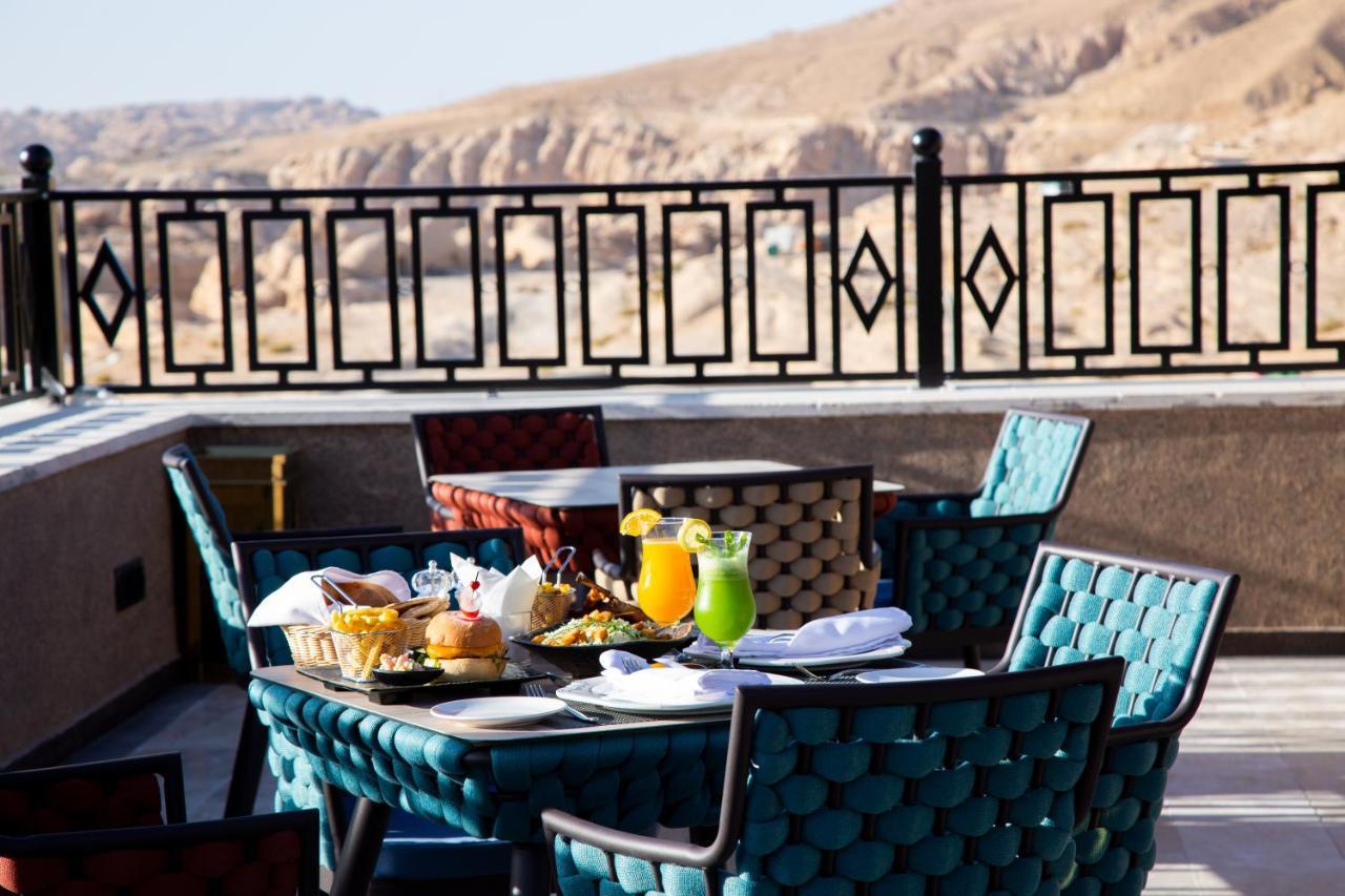 Petra Moon Luxury Hotel Wadi Musa Dış mekan fotoğraf The Terrace at the Grand Hotel