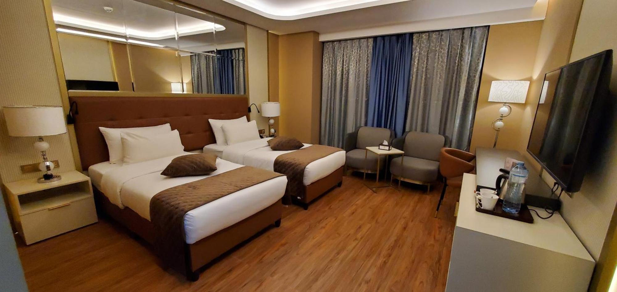 Petra Moon Luxury Hotel Wadi Musa Dış mekan fotoğraf Deluxe Room