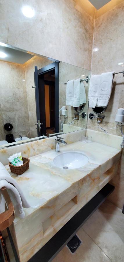 Petra Moon Luxury Hotel Wadi Musa Dış mekan fotoğraf Bathroom